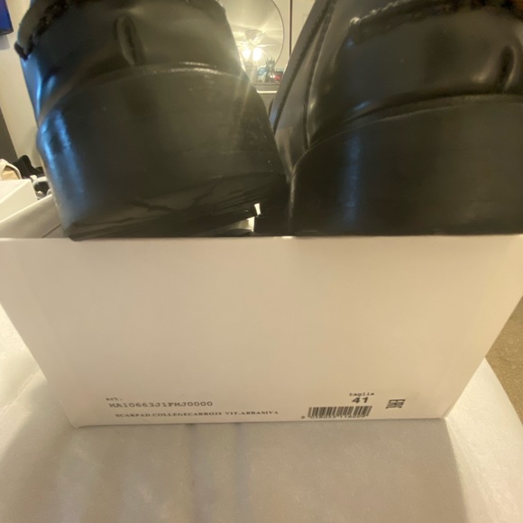 MOSCHINO LOAFERS worm once perfect condition. Work or Play this stylish loafer - Picture 4 of 5